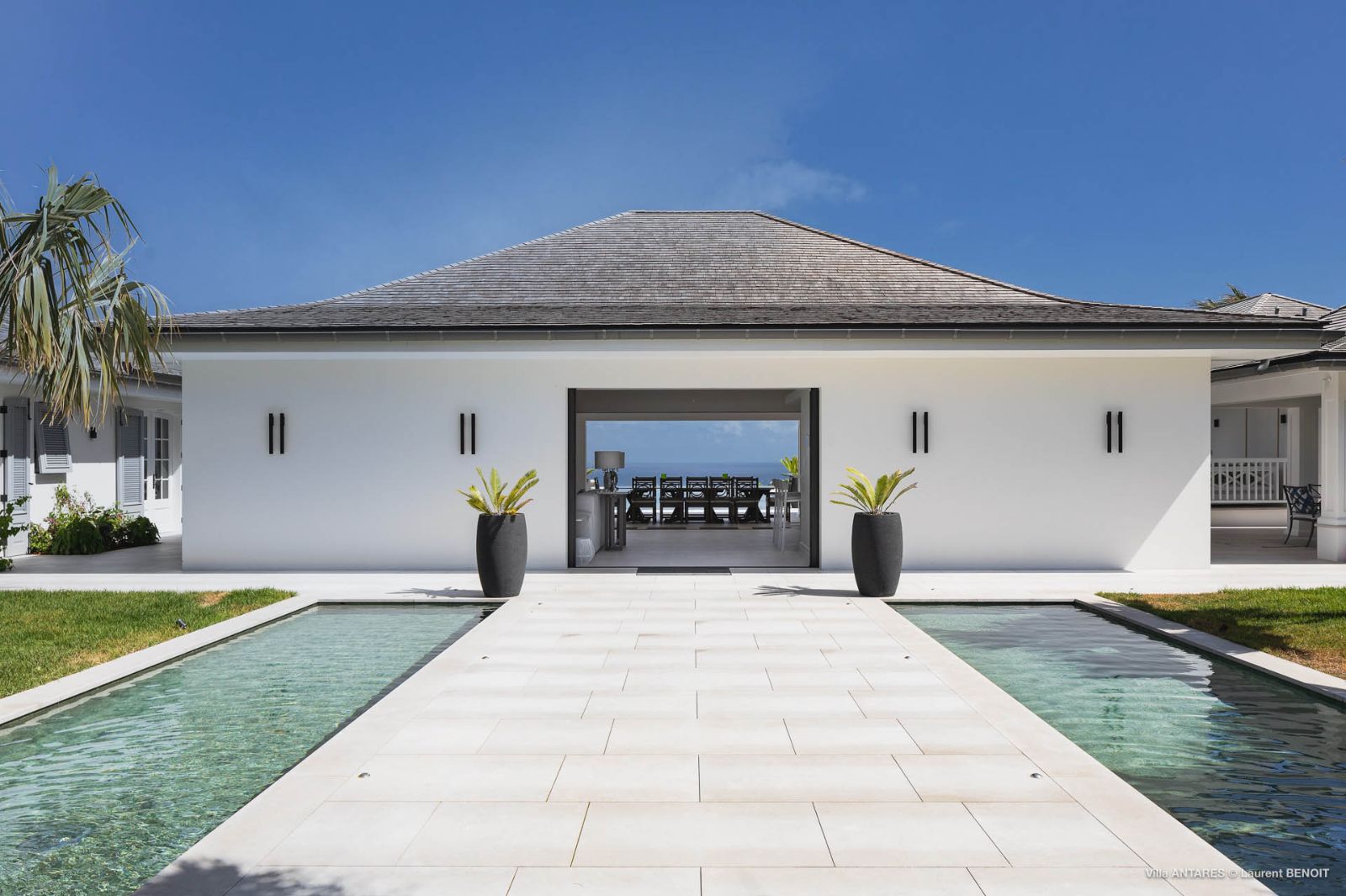Villa Blanc, St Barths - villa entrance with vista