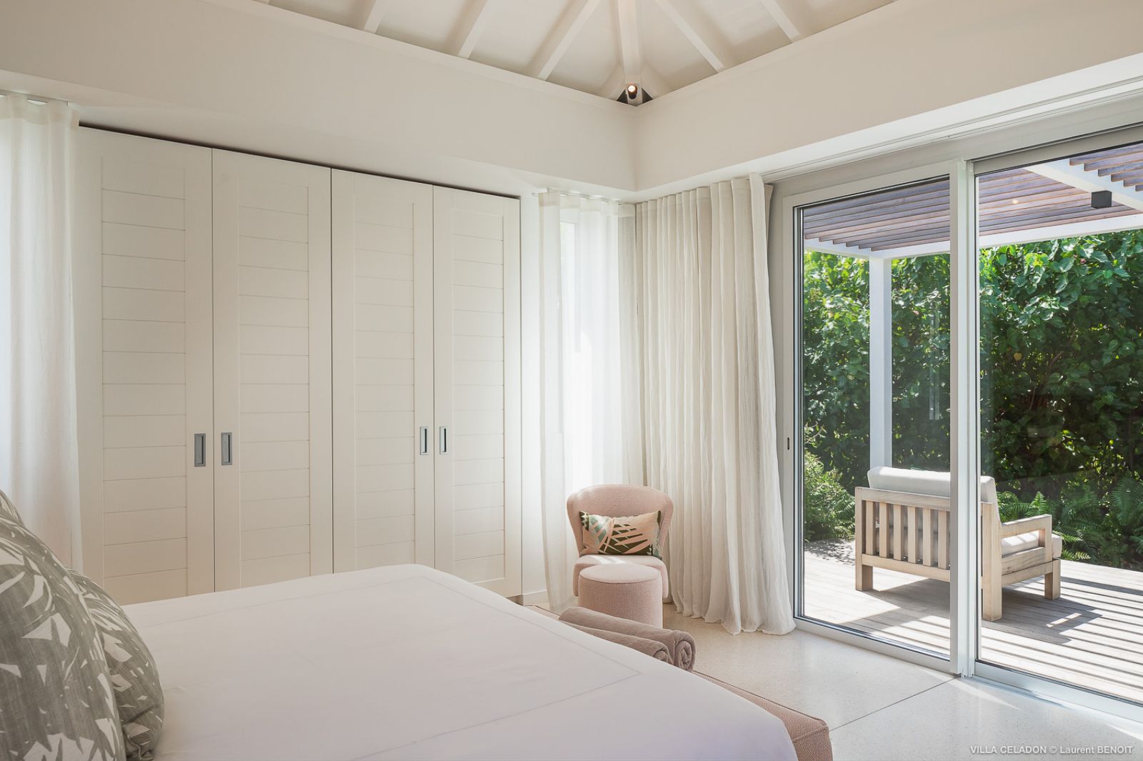 white double bed with door to terrace