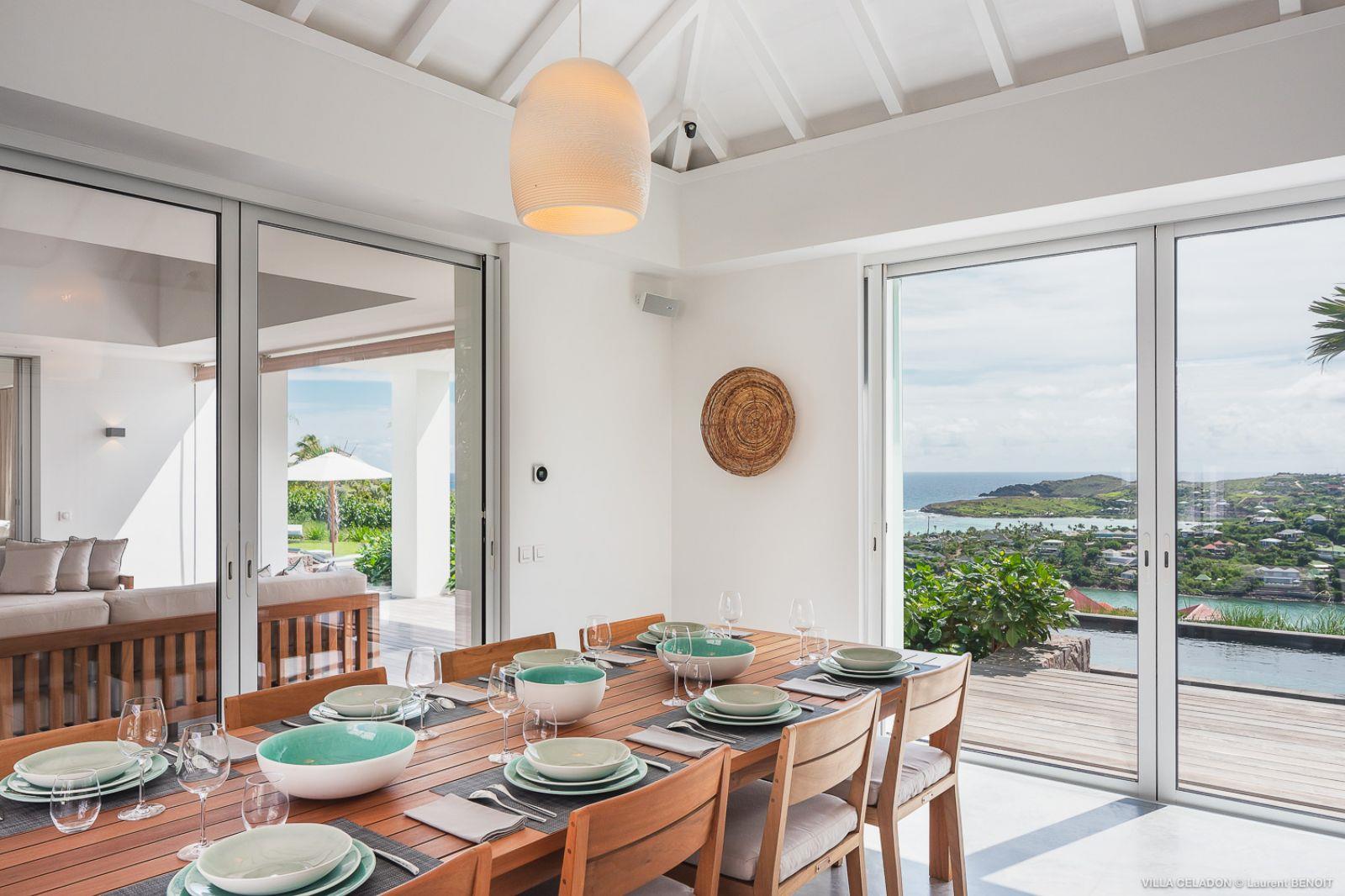 dining table and doors to terracae