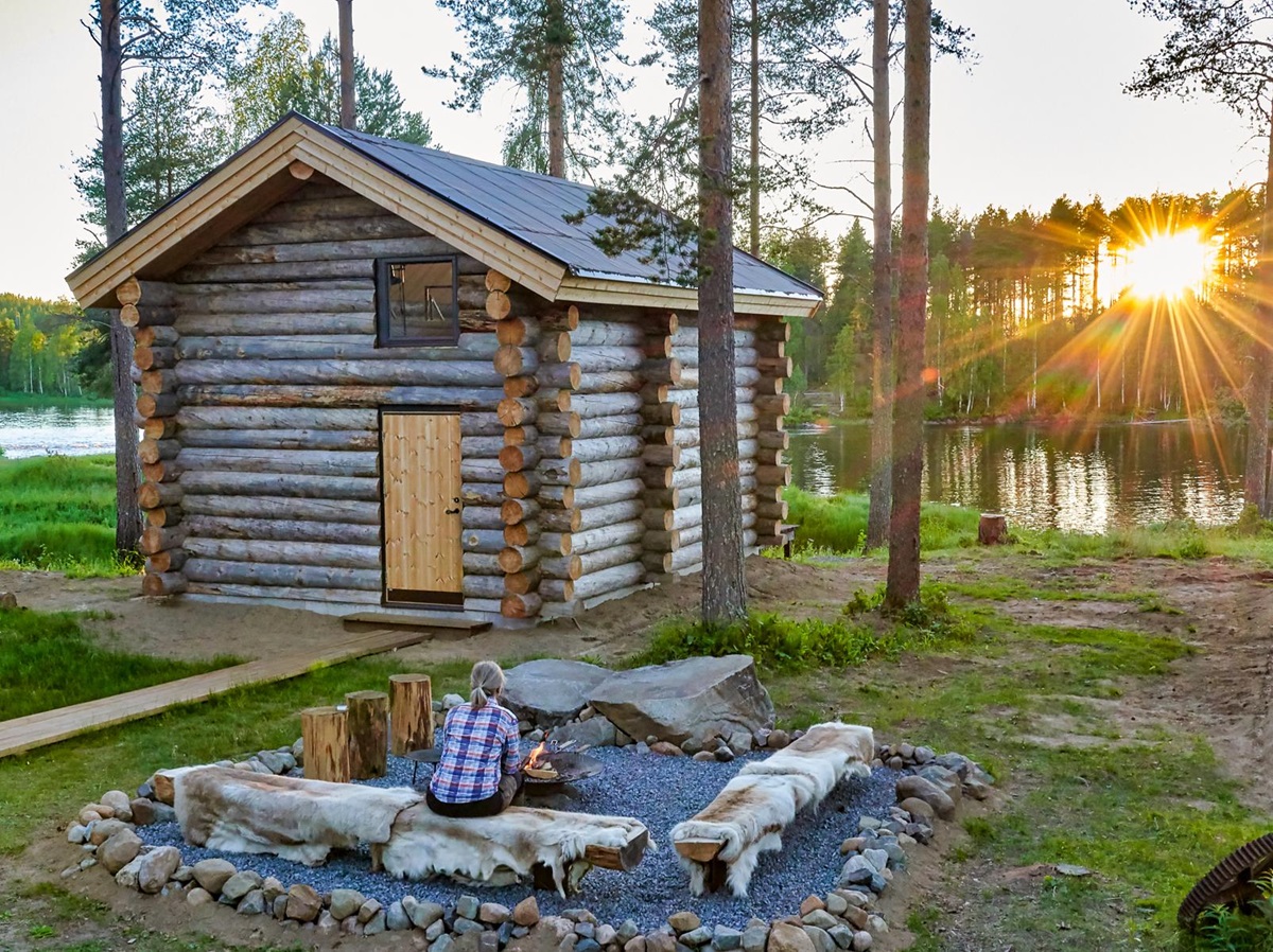 Exterior view of a log cabin at Arctic Retreat in autumn in Swedish Lapland
