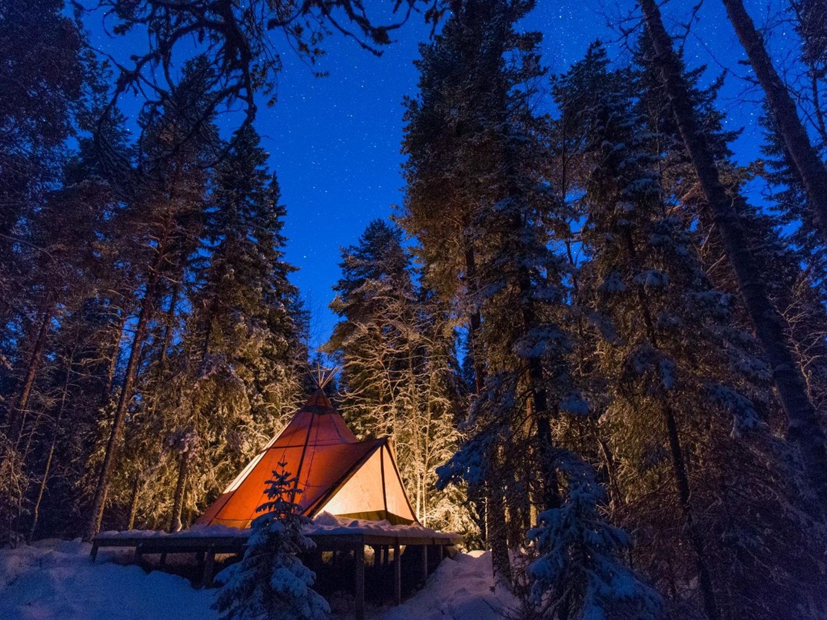 Deluxe Room at Aurora Safari Camp in Sweden at Night