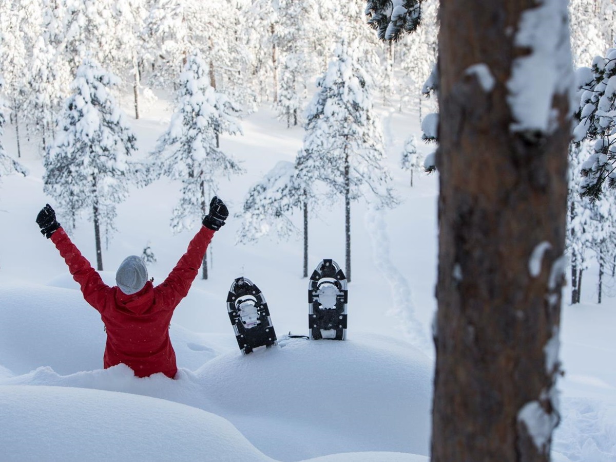 Guest snowshoeing during at stay at Aurora Safari Camp in Sweden