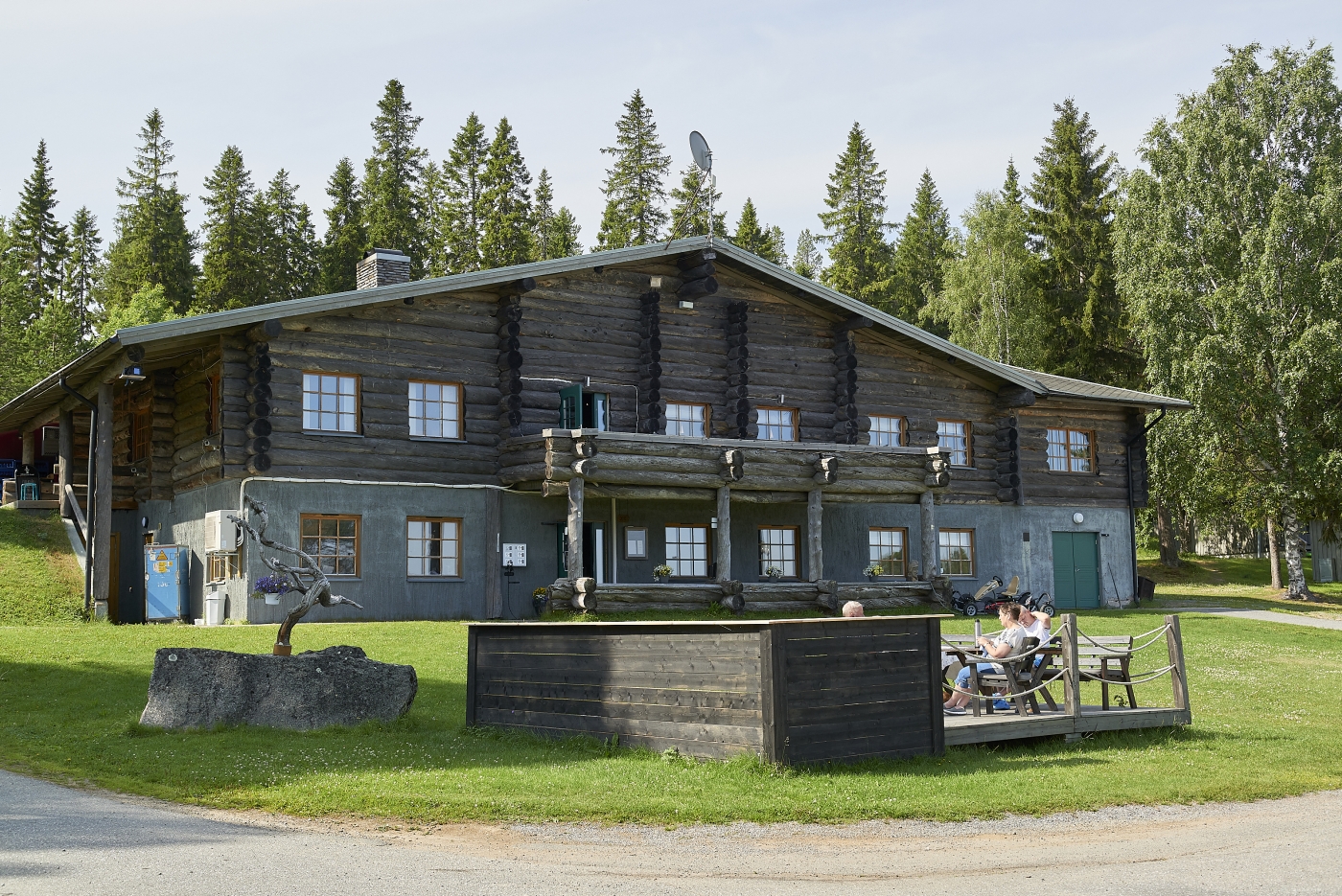 Exterior of Brandon Lodge in the summer in Sweden