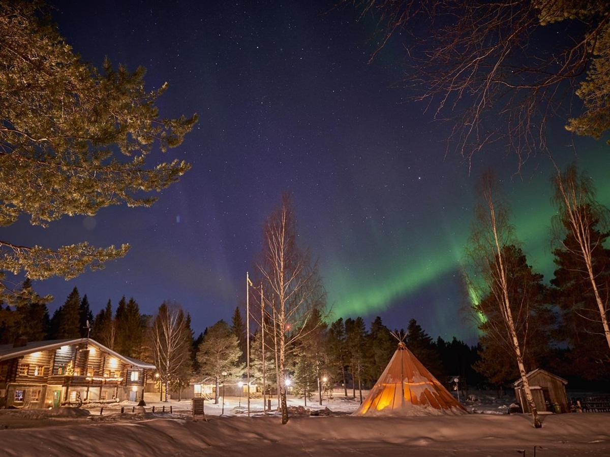 Northern lights over Brandon Lodge in Sweden