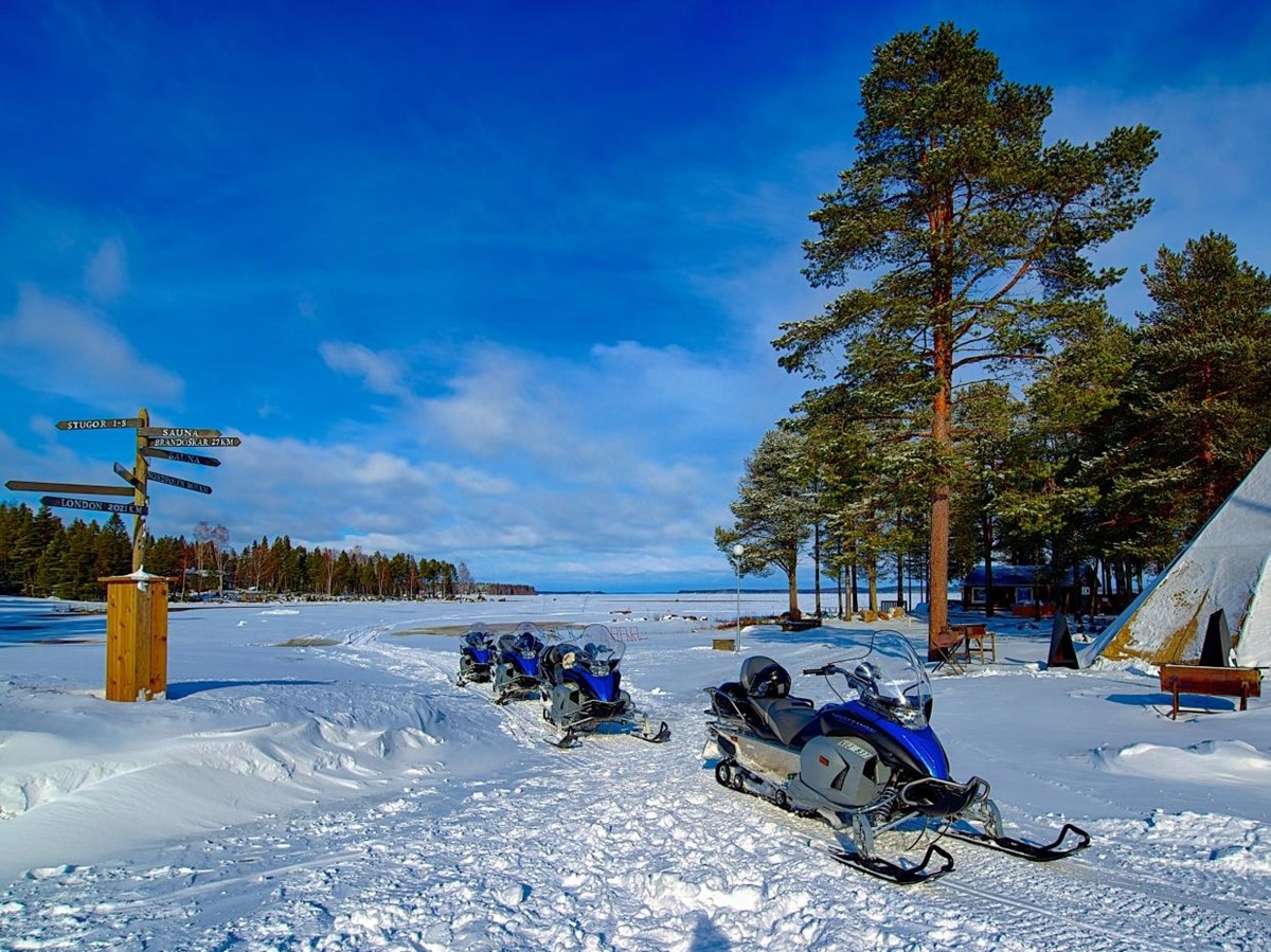 Snow mobiles at Brandon Lodge in Sweden