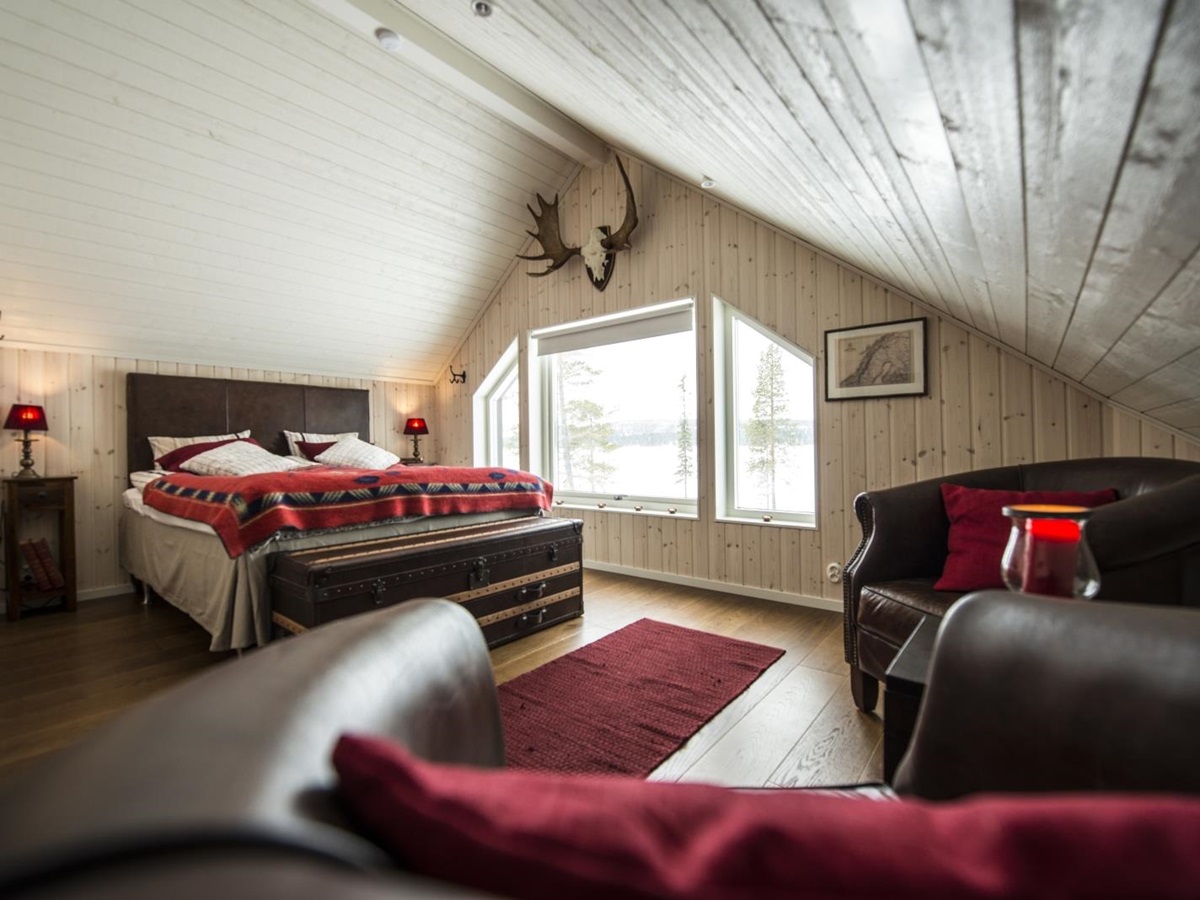 Master cabin bedroom at Fjellborg Arctic Lodge in Sweden