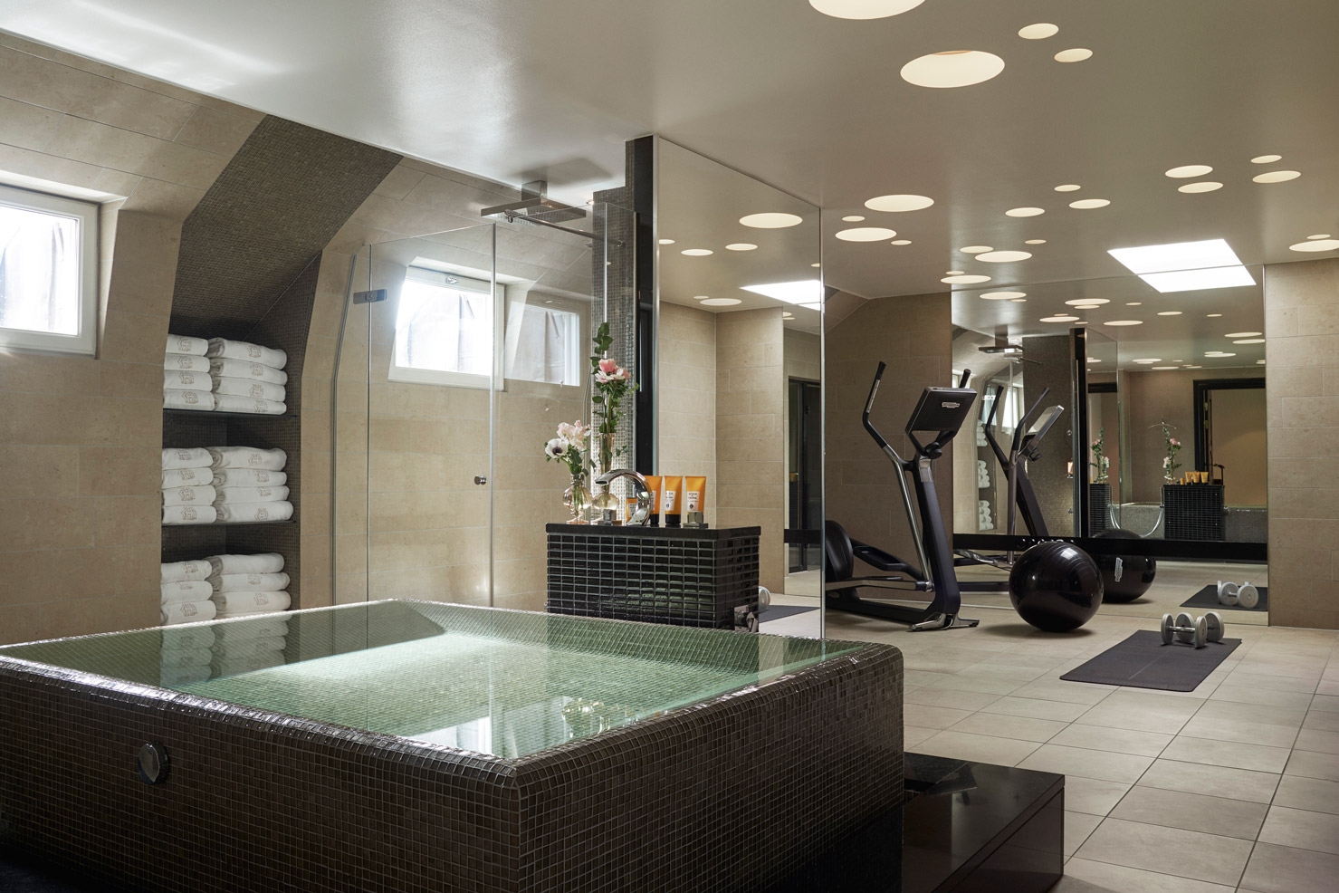 Spa area with yacuzzi