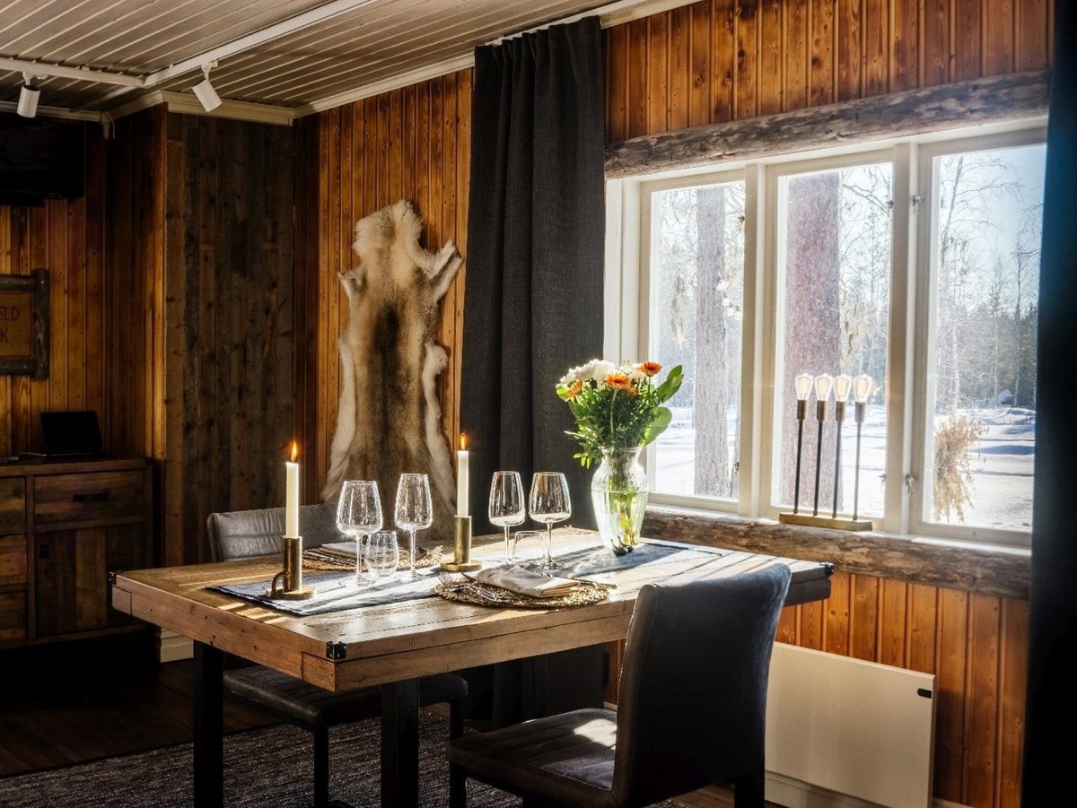 Cosy candlelit dining area in luxury Loggers Lodge hotel in Sweden