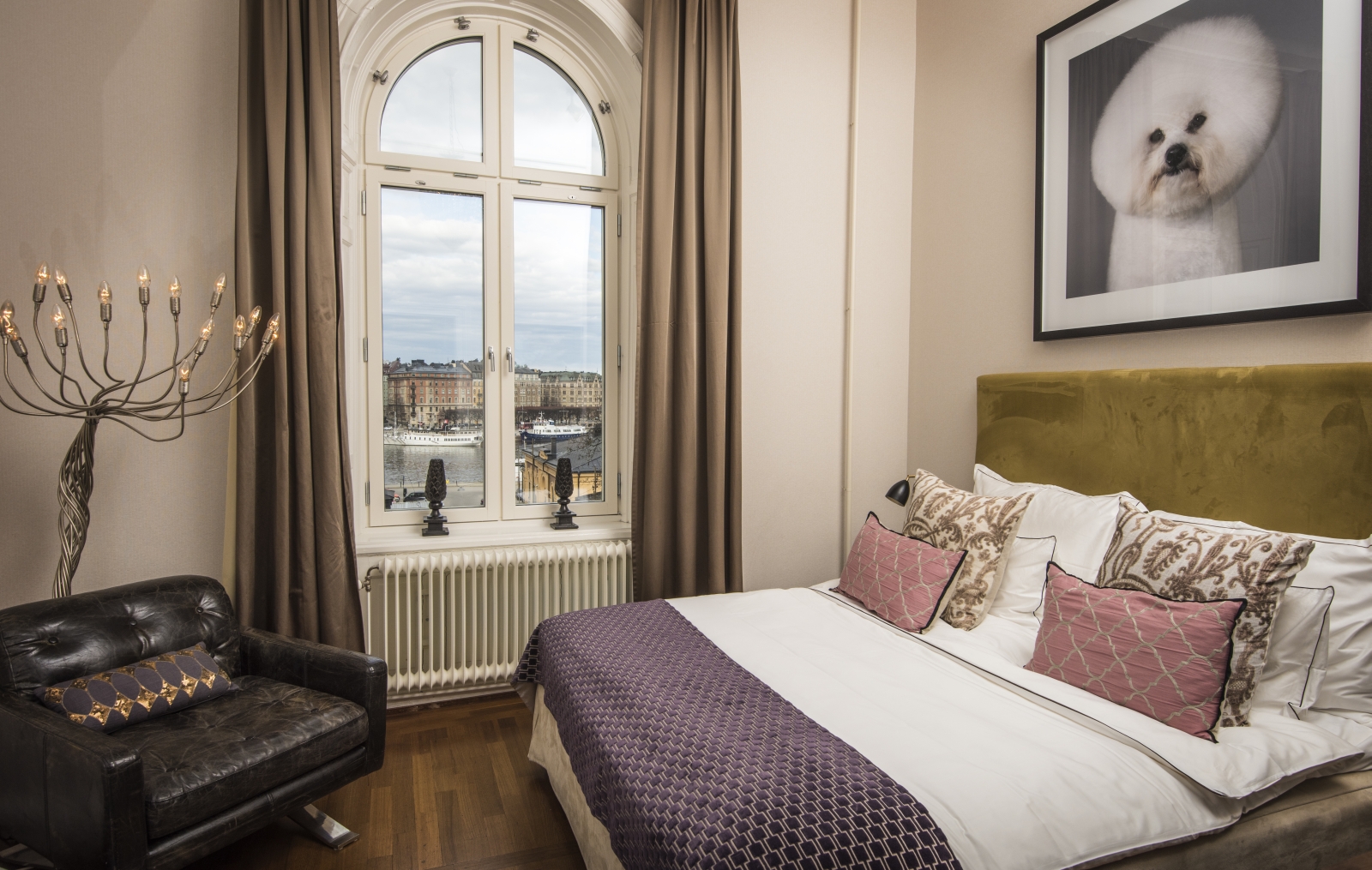 Bedroom with veiw over the fjord and dog photo over the bed