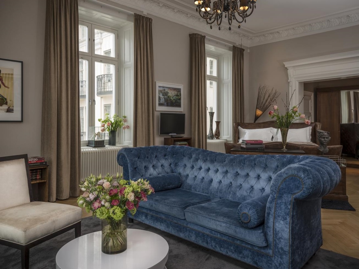 Suite at Lydmar Hotel with big couch and plenty of flowers