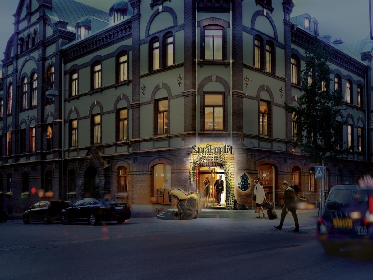 Entrance of Stora Hotellet at night