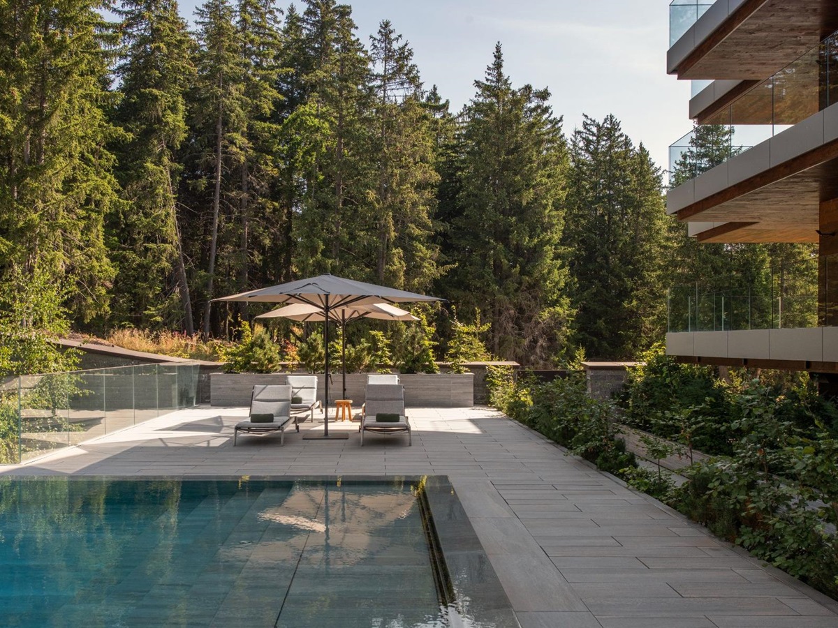 Outdoor swimming pool at Six Senses Crans Montana