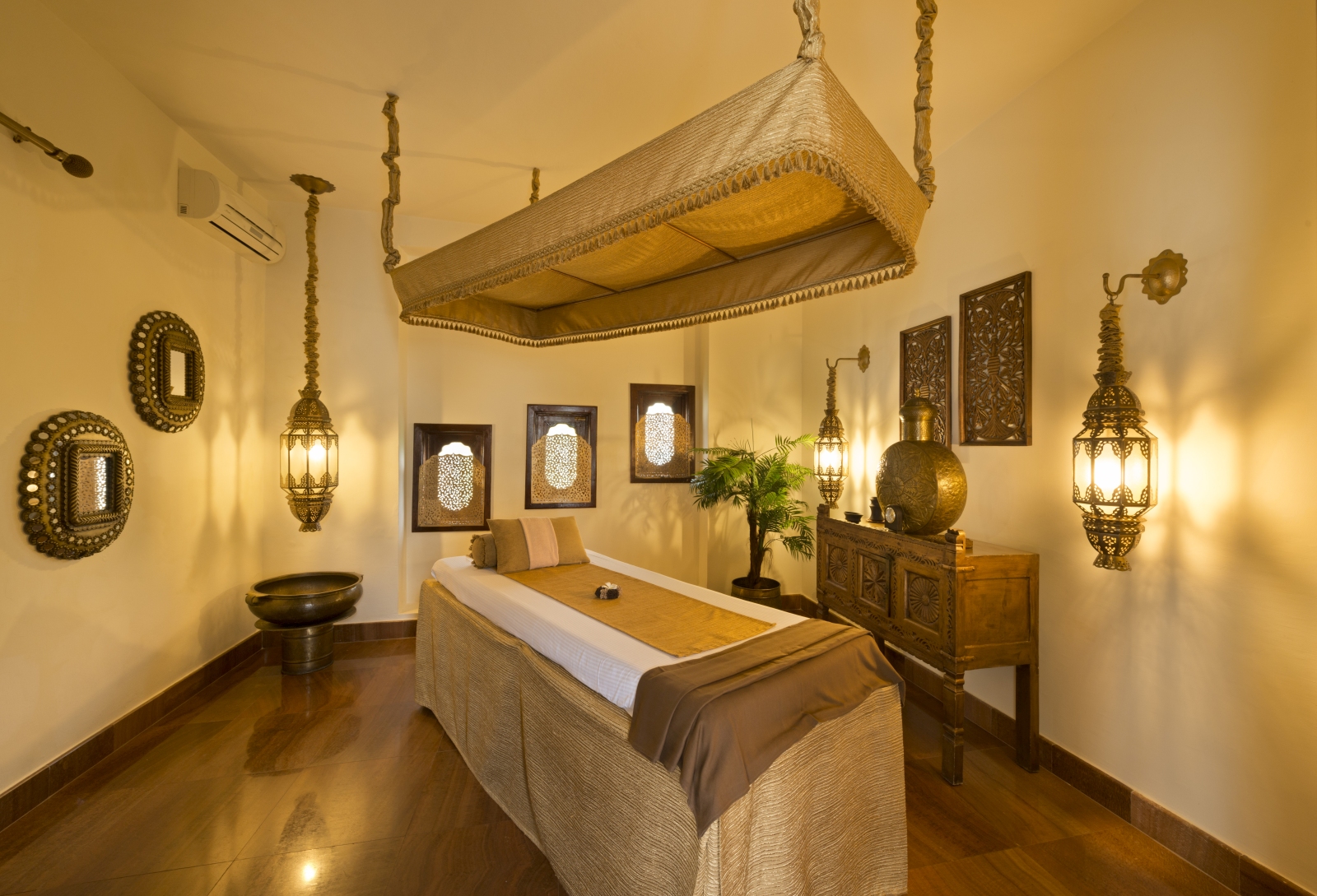 Golden room at Sultan's Spa