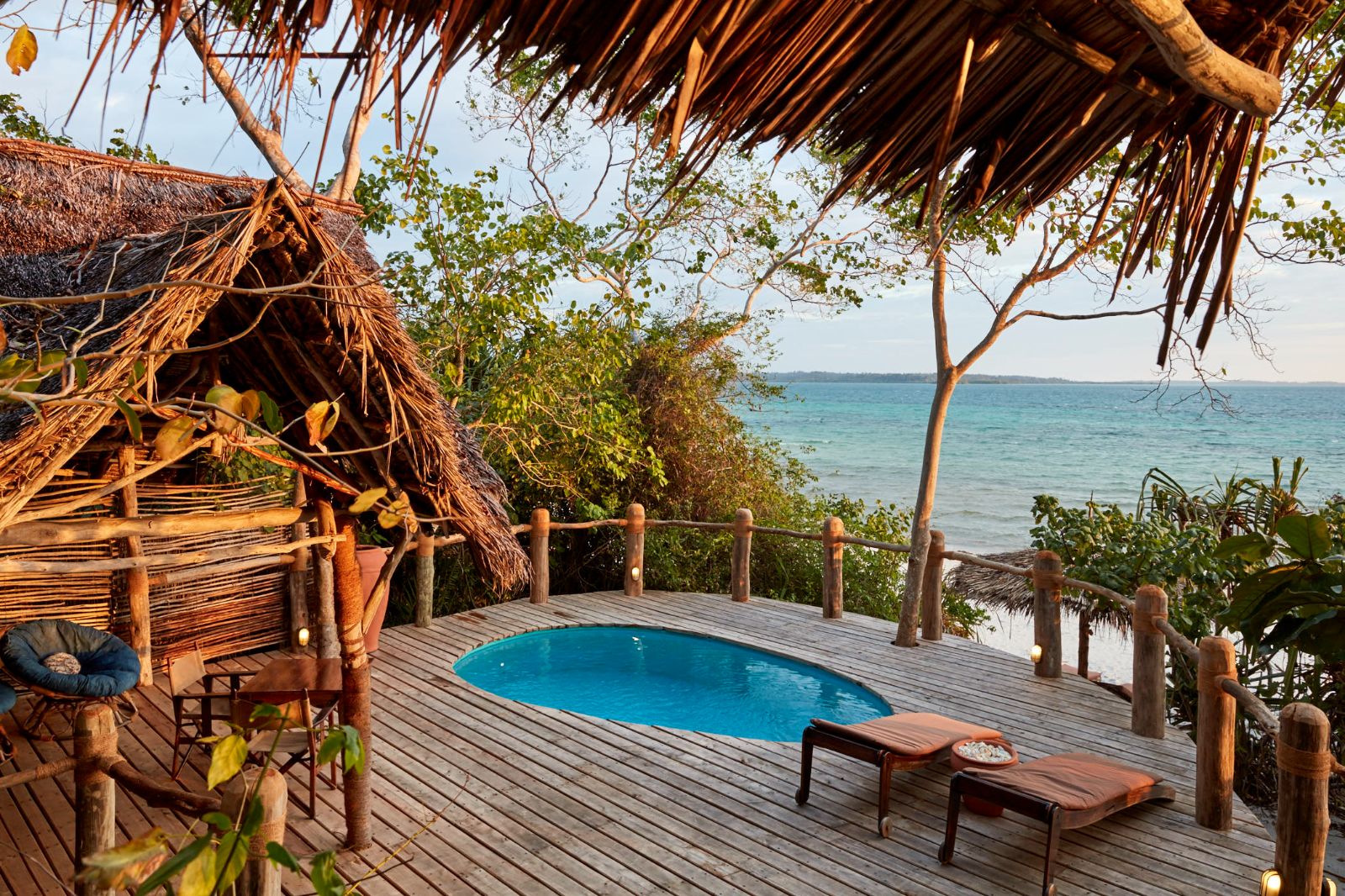 Terrace and private plunge pool of a superior suite at luxury hotel Fundu Lagoon on Zanzibar