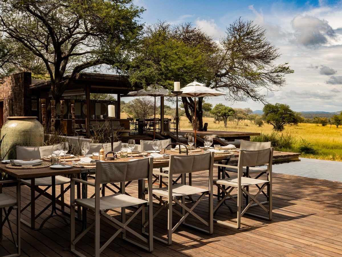Alfresco dining at Singita Serengeti House in Tanzania