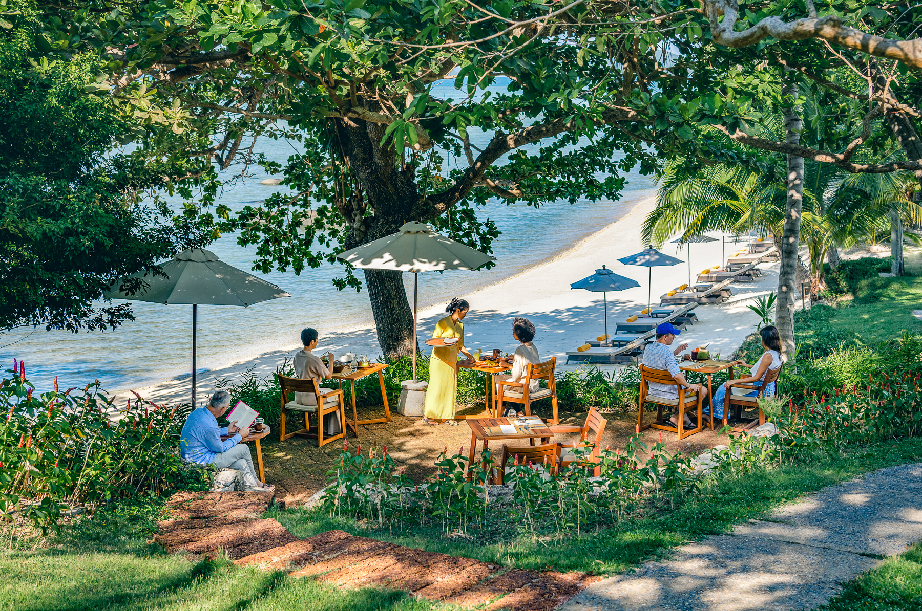 Alfresco dining setup at Kamalaya on Koh Smaui