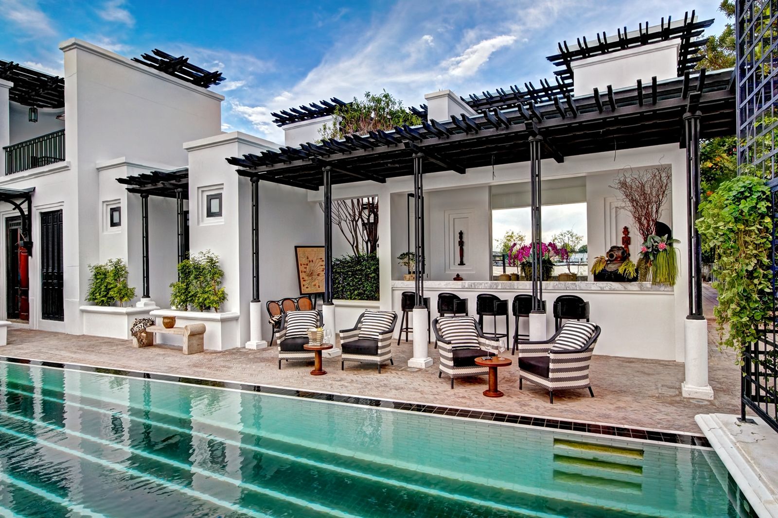 The pool bar of the Siam Hotel in Bangkok