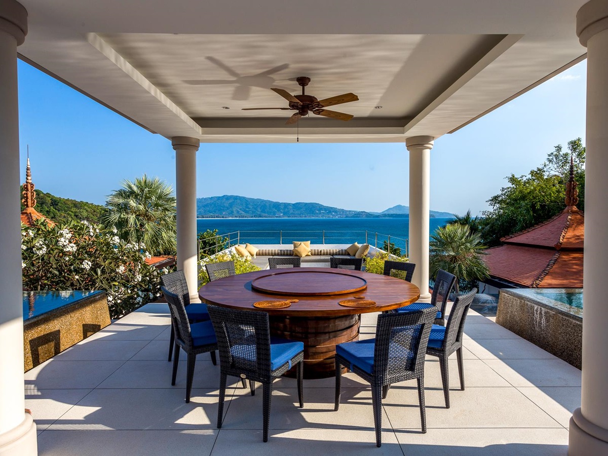 Alfresco dining table at Trisara on Phuket