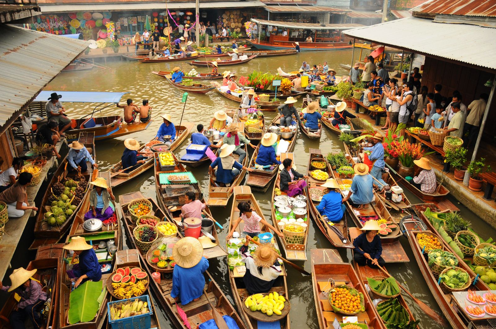 Damnoen Saduak floating market in Bangkok