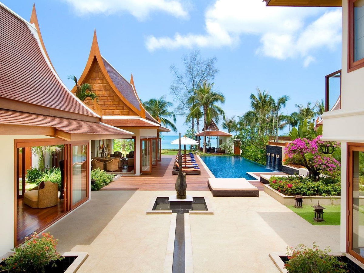Gardens and grounds of Baan Samlarn on the west coast off Koh Samui in Thailand