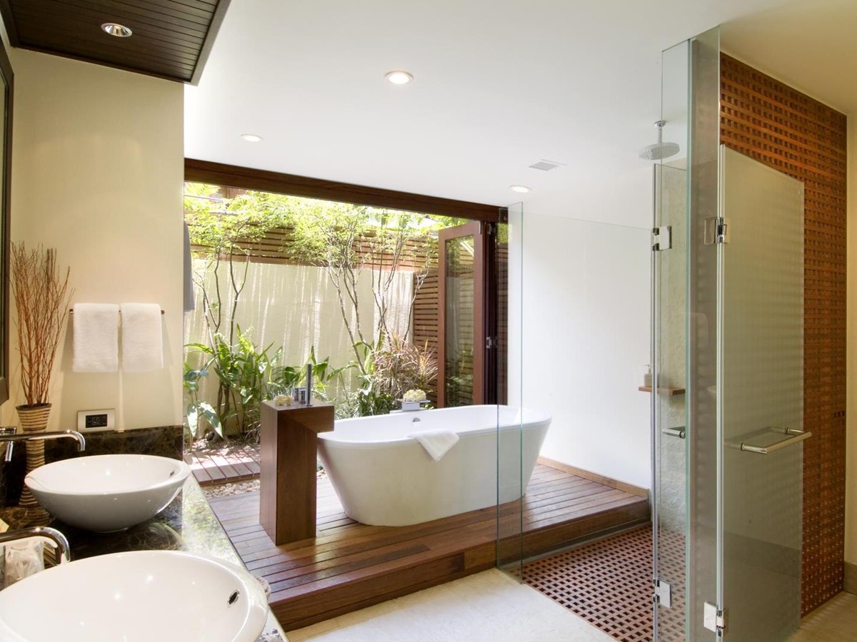 bathroom in baan samlarn, thailand