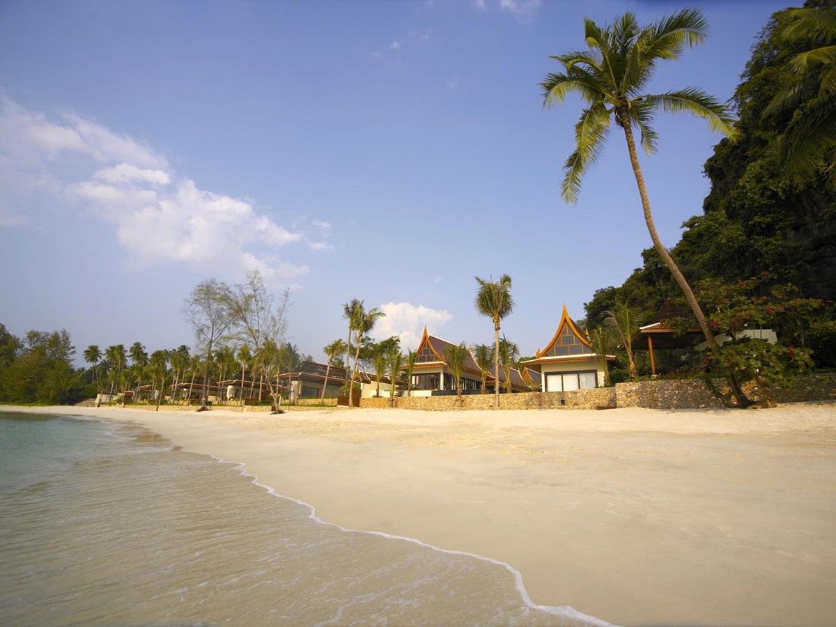 beach at baan samlarn, thailand