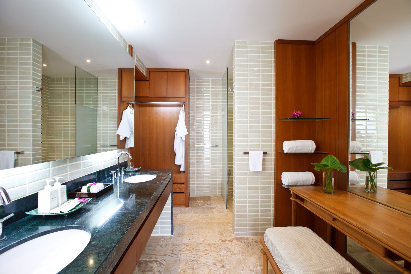 Guest bathroom at villa Gardenia on Koh Samui in Thailand