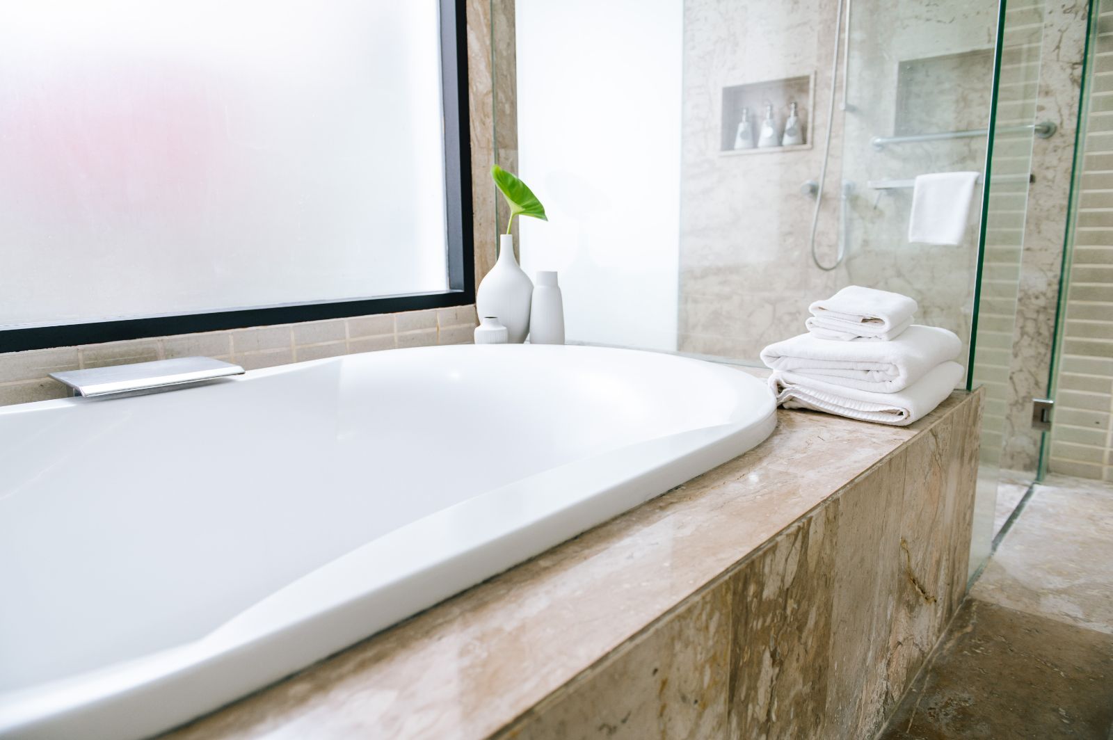 Guest bathroom at Villa Hibiscus on Koh Samui in Thailand