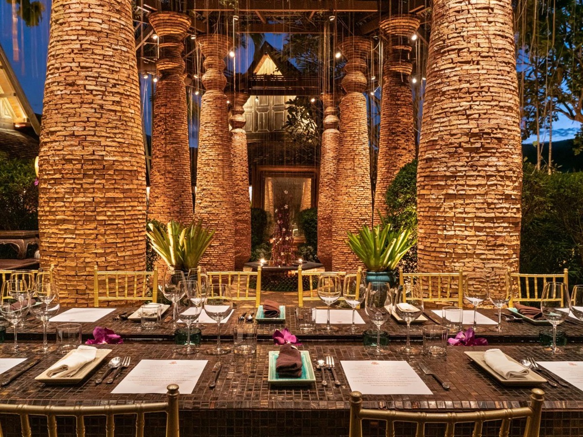 Dining table at Howie's HomeStay in Chiang Mai in Thailand
