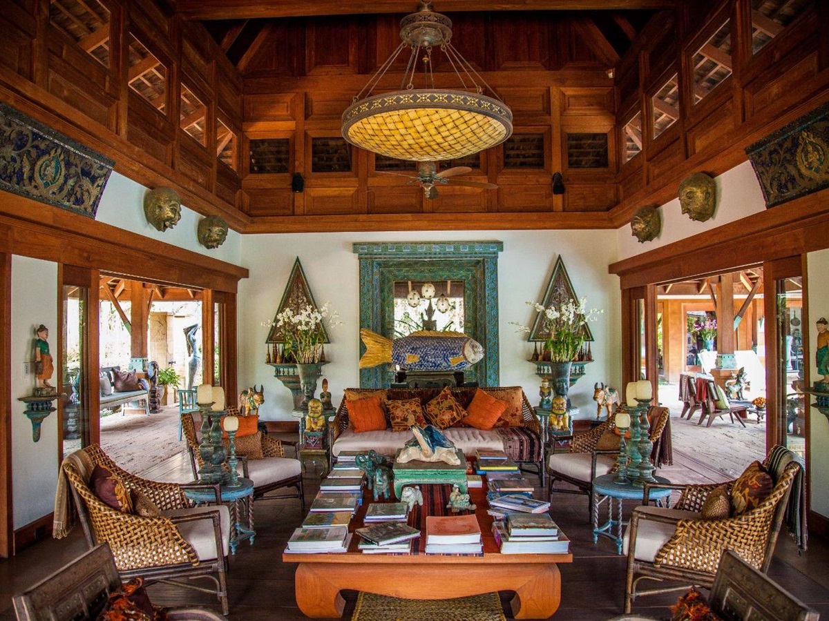 Living area at Howie's HomeStay in Chiang Mai, Thailand