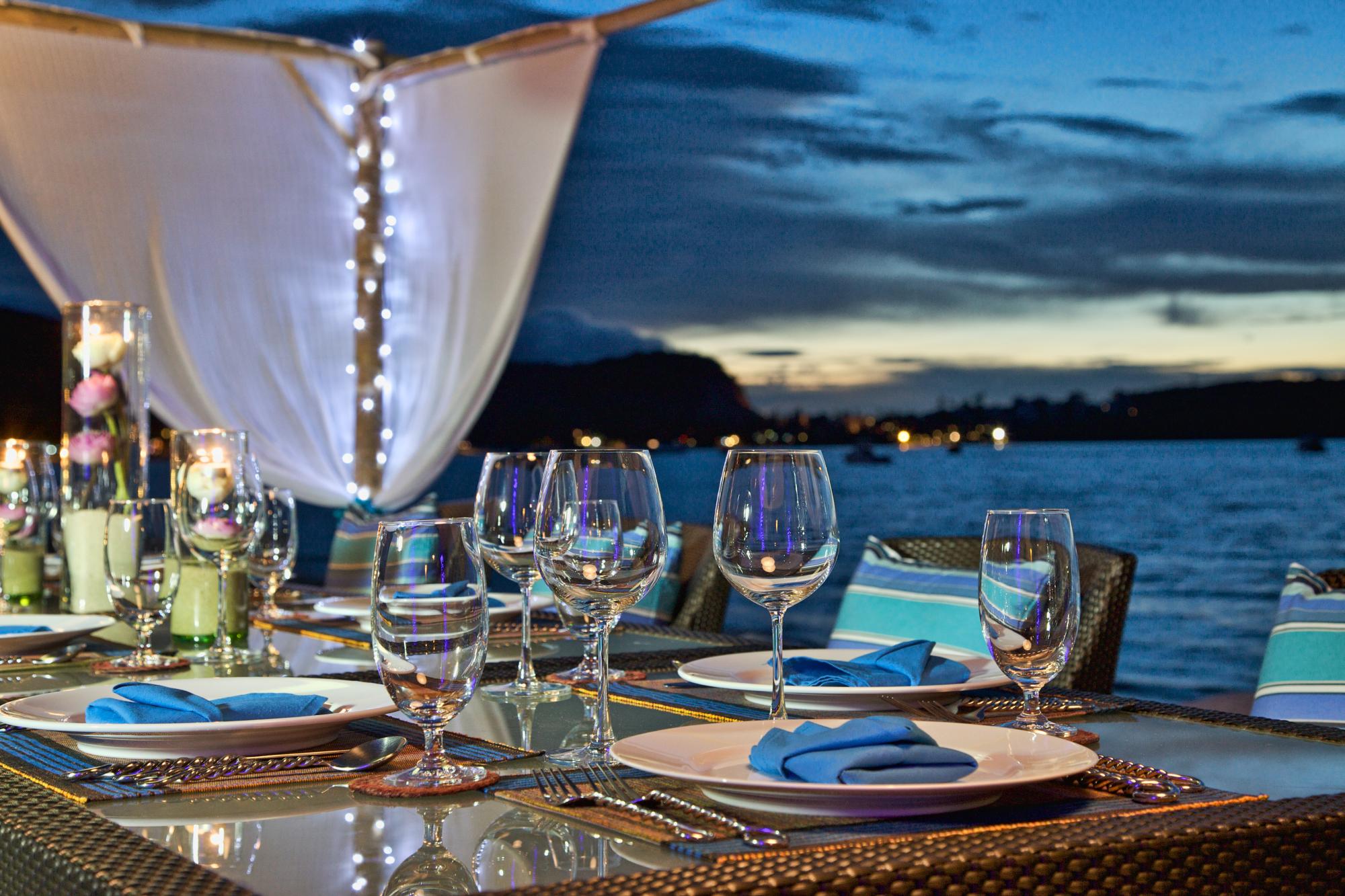 Outdoor dining at Upni Dunyia, Thailand