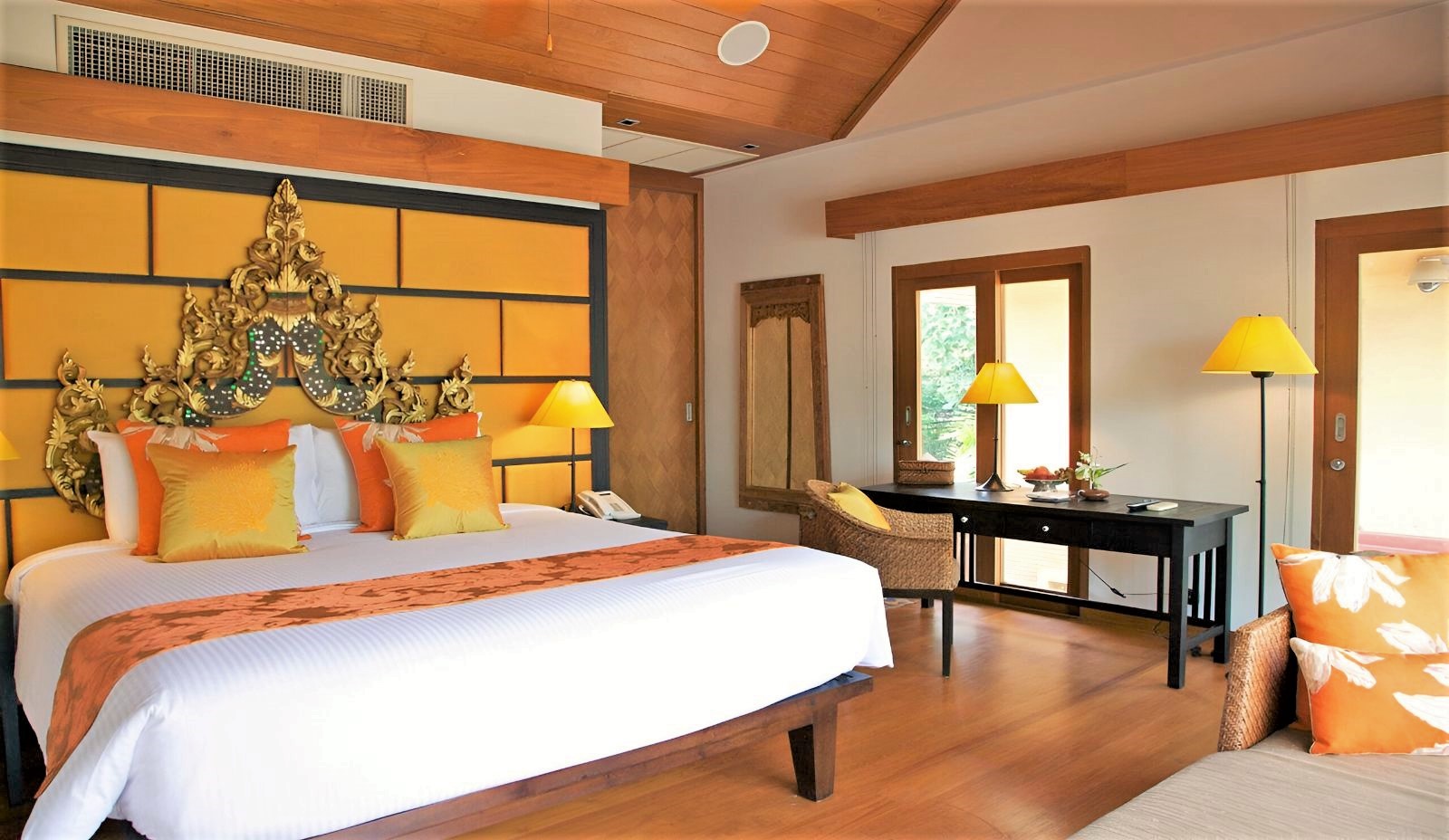 Guest bedroom at Upni Duniya villa in Thailand