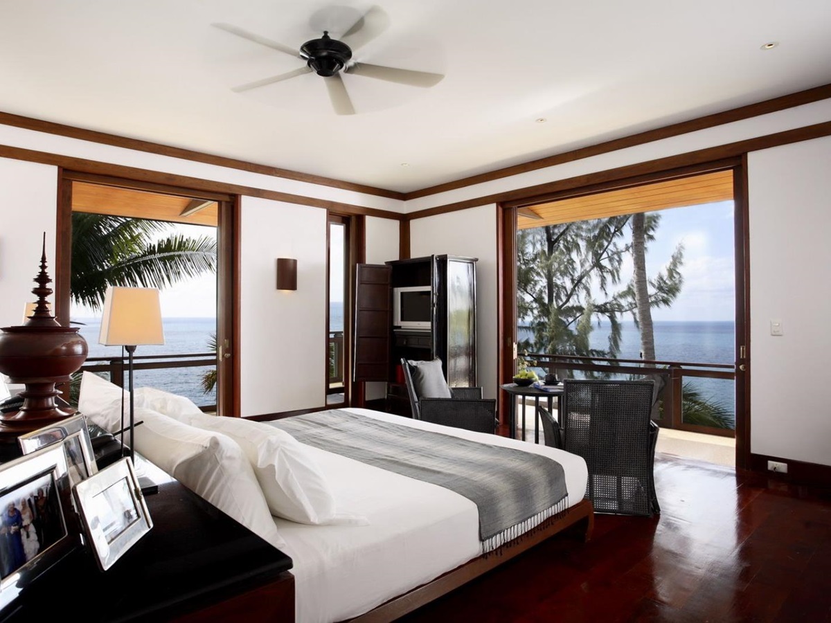 Ocean view suite at Villa Laemson on the island of Phuket in Thailand