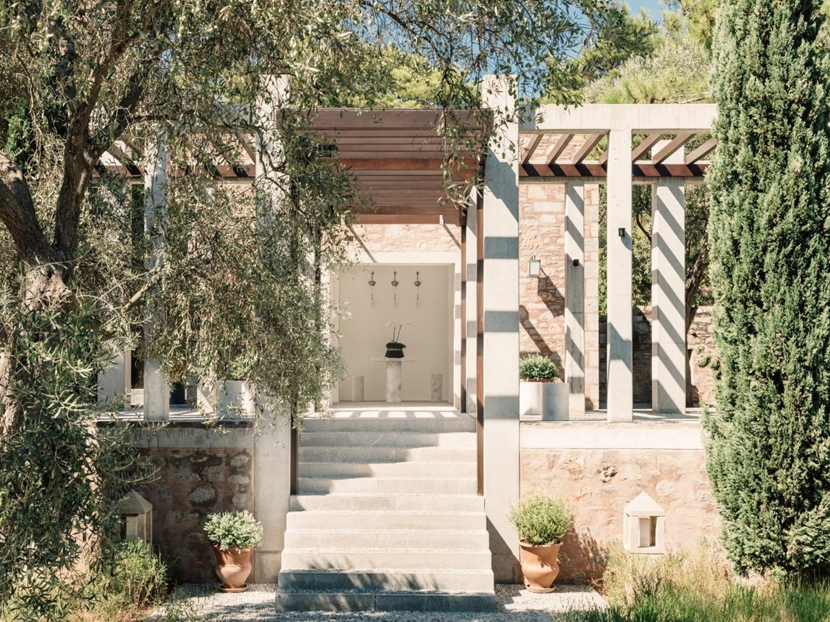 Open arrival pavilion at luxury hotel Amanruya, Turkey