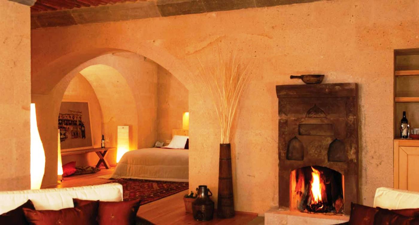 A bedroom with open fire at hotel Argos in Cappadocia in Turkey