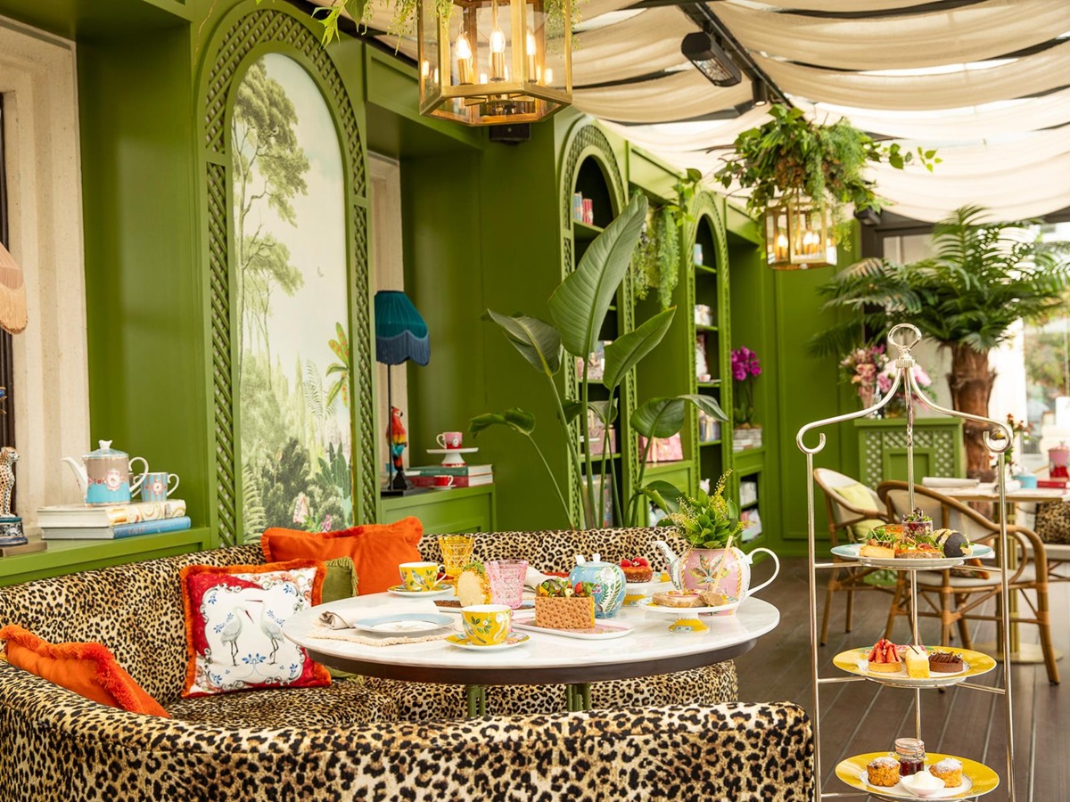 Alfresco dining table at Four Seasons at the Bosphorus in Turkey