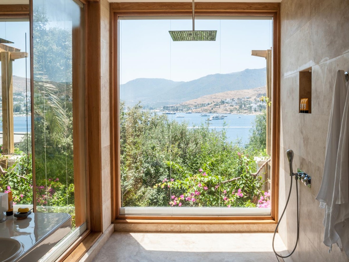 Rain shower with views at Macakizi hotel Turkey