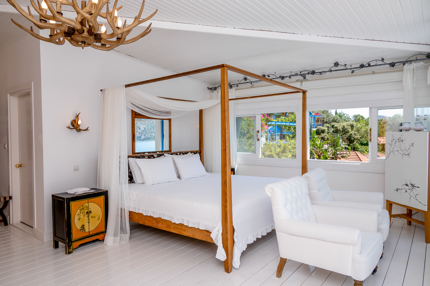 Four poster bed at Sabrina's Haus luxury hotel in Turkey