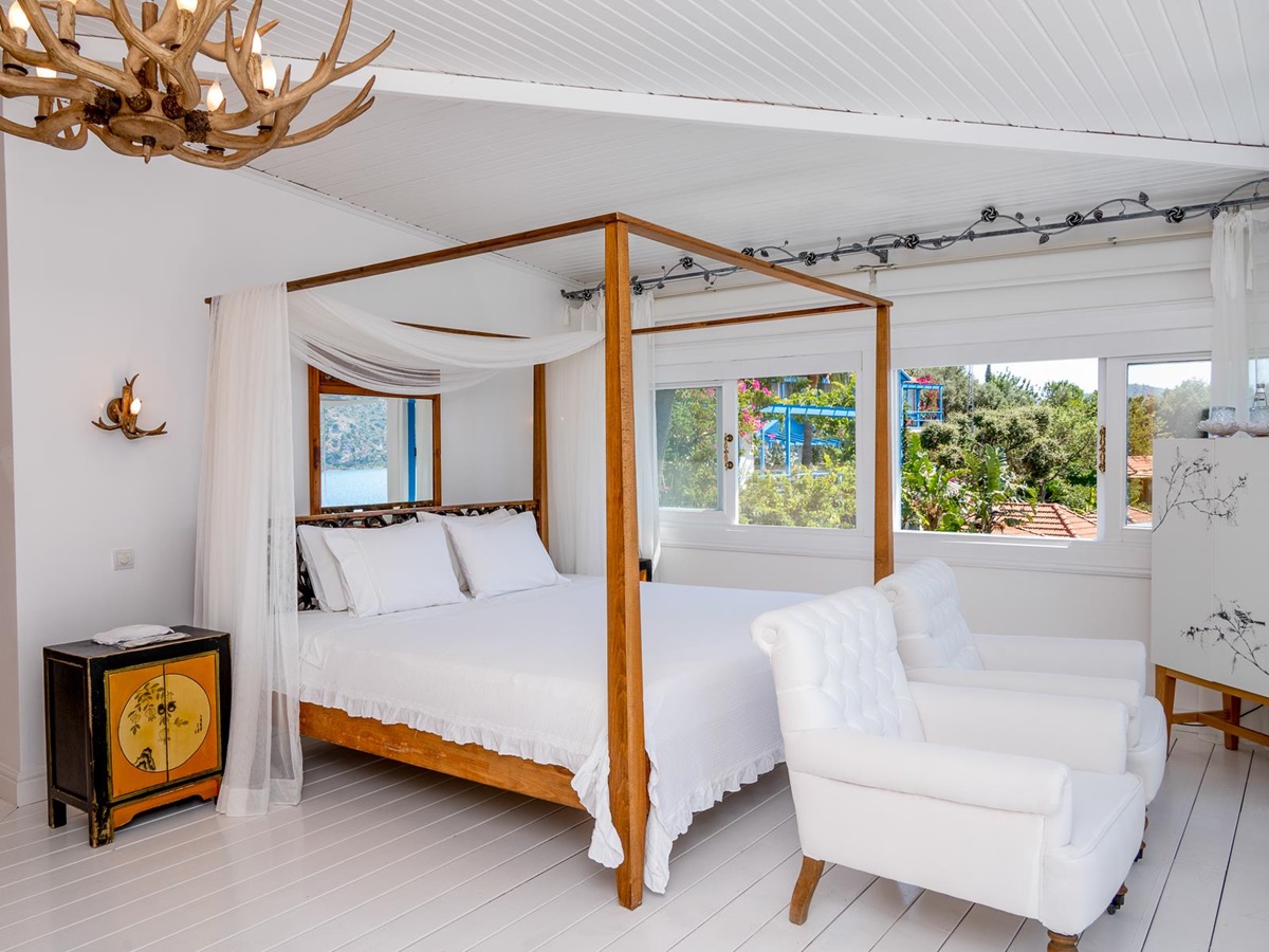 Four poster bed at Sabrina's Haus luxury hotel in Turkey