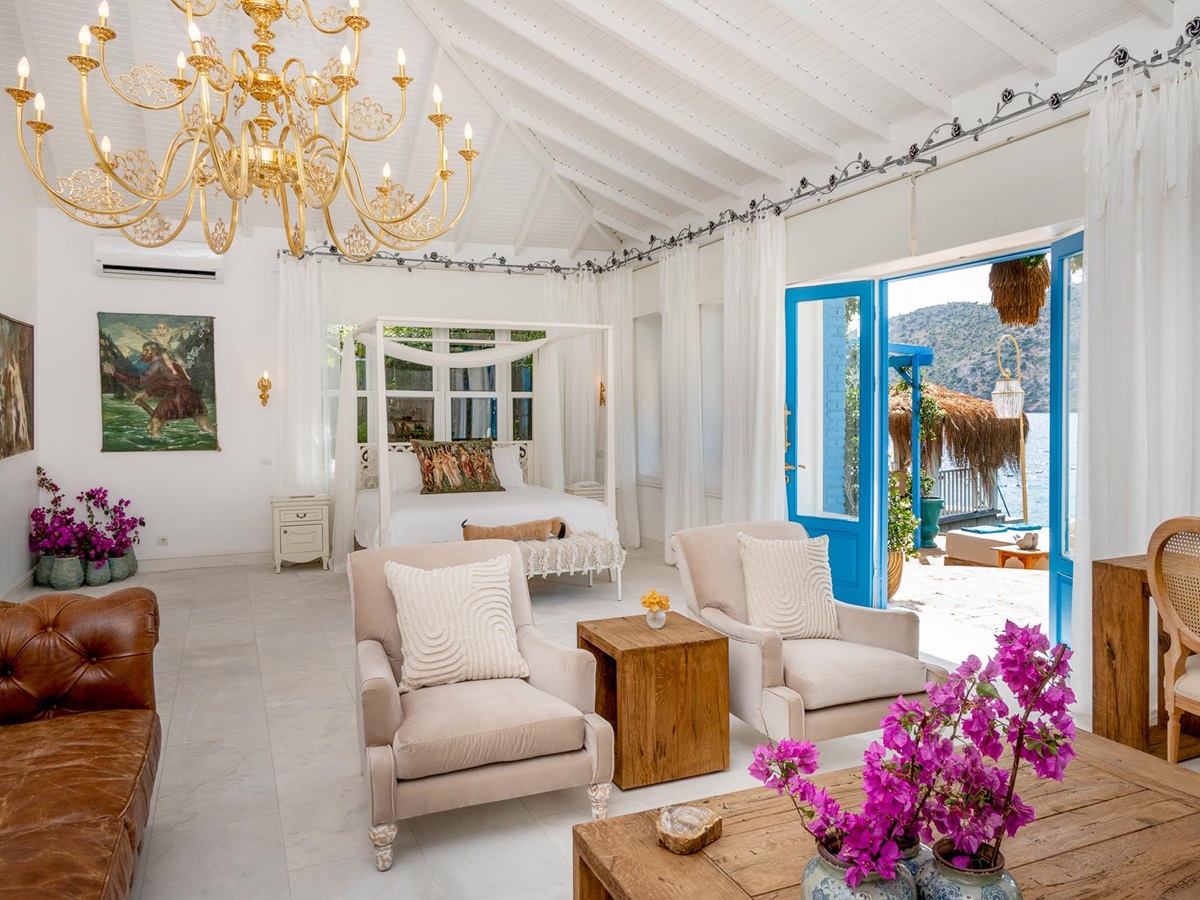 Guest bedroom and lounge at Sabrina's Haus luxury hotel in Turkey