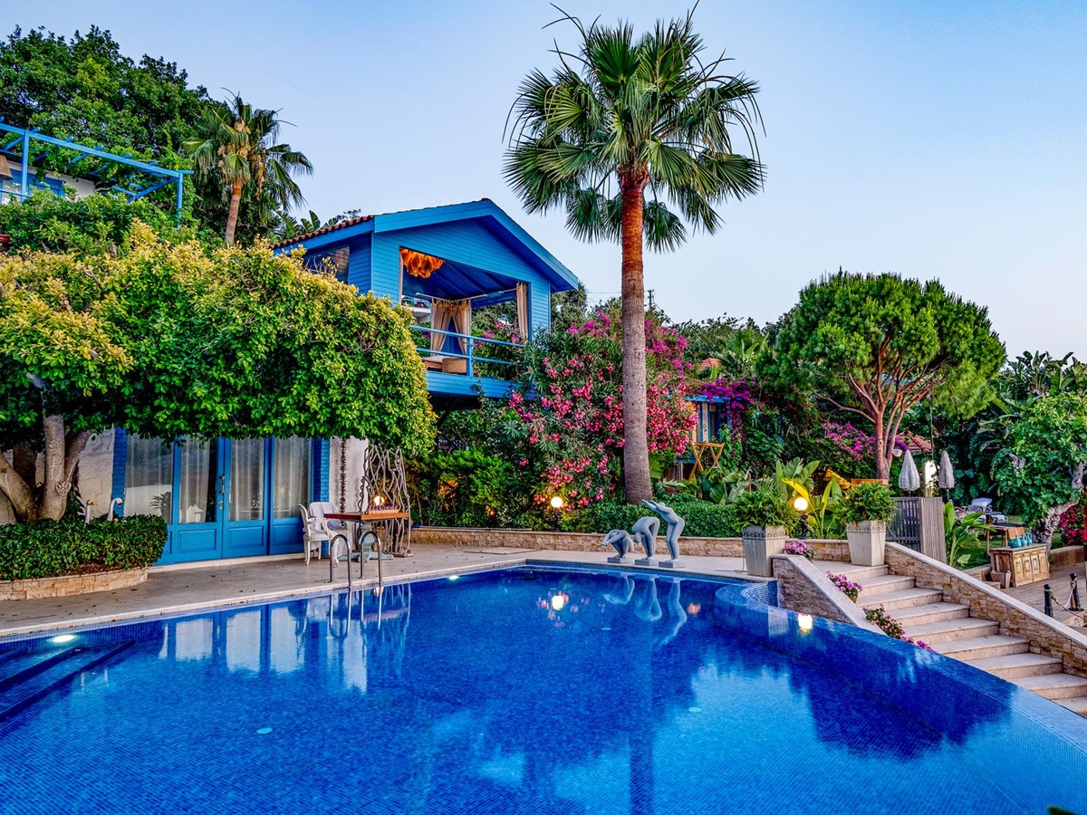 Swimming pool at Sabrina's Haus luxury hotel in Turkey