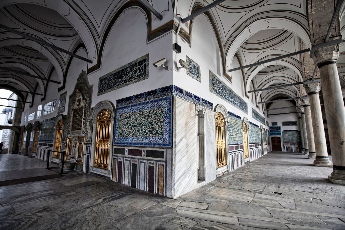 Corridors inside the 15th century Topkapi Palace in Istanbul, Turkey 