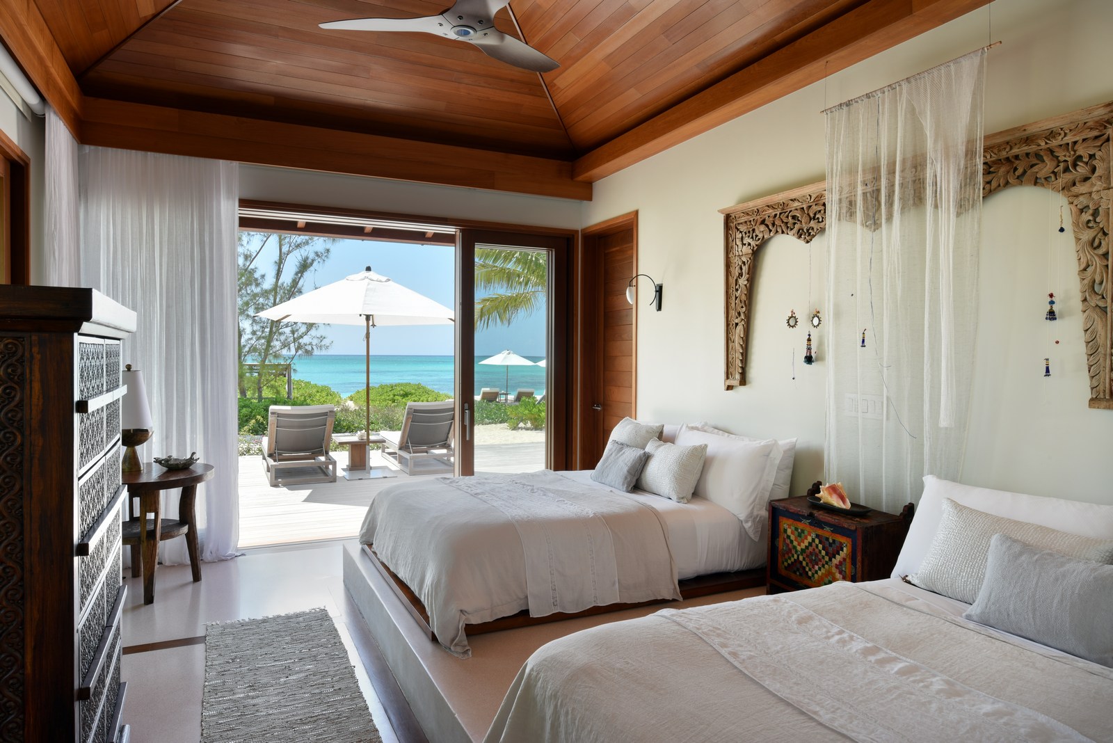 Twin bedroom of the Love Pumpkin villa at Como Parrat Cat, Turks and Caicos