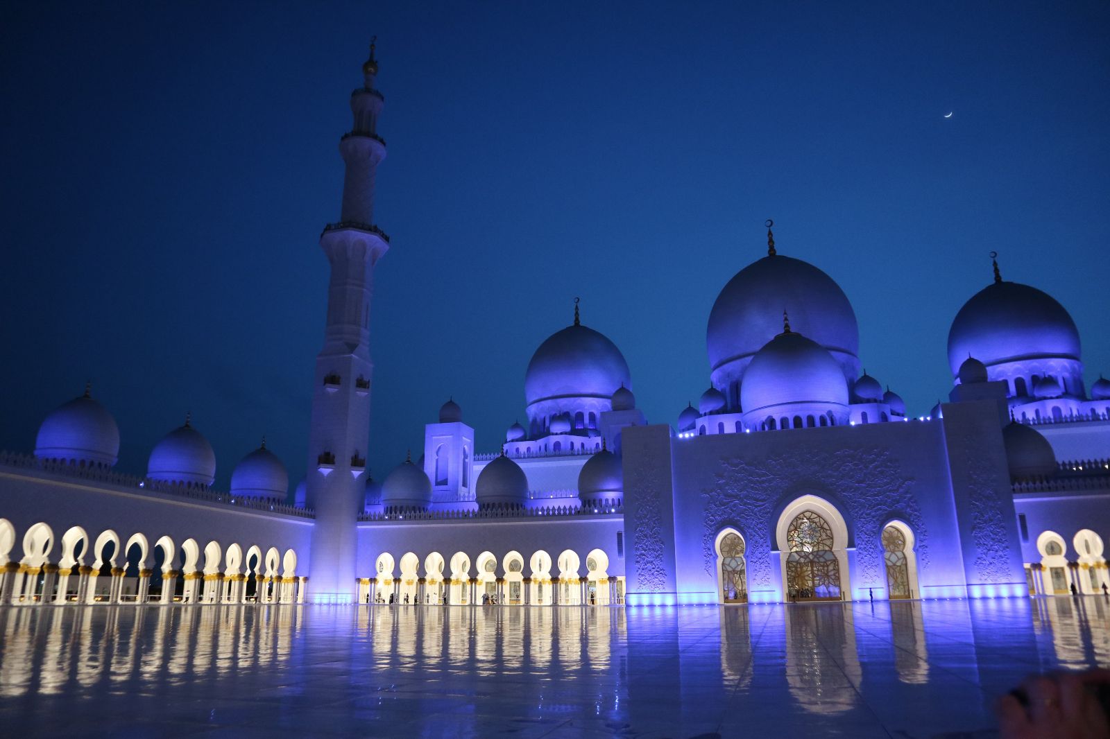 Mosque lit up at night in Abu Dhabi