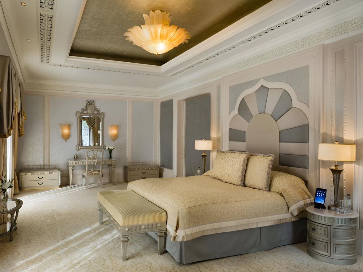 Deluxe suite bedroom at Emirates Palace Mandarin Oriental in Abu Dhabi
