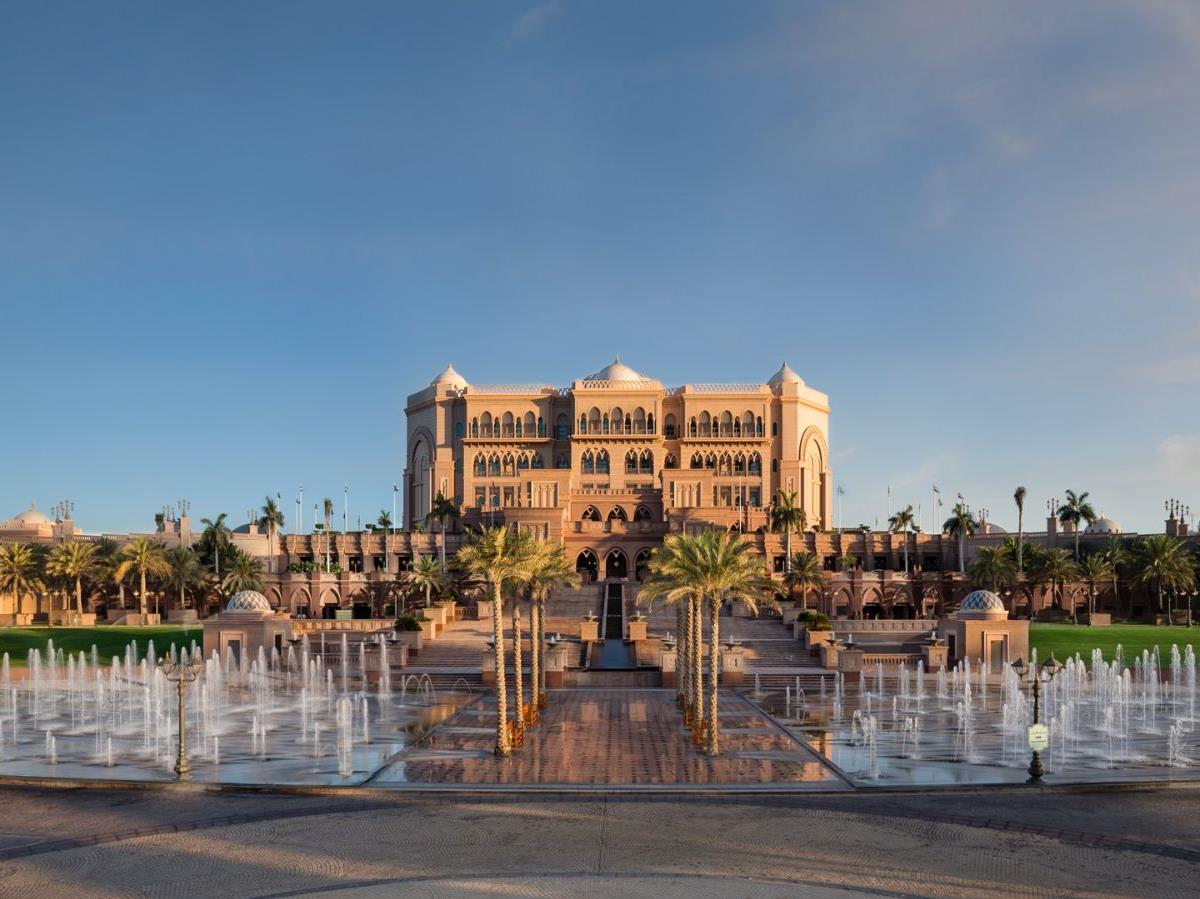 Fountains outside Emirates Palace Mandarin Oriental in Abu Dhabi
