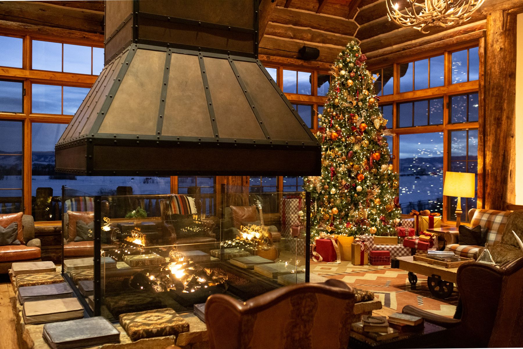 The living area at Brush Creek Ranch & Spa during Christmas time in Wyoming