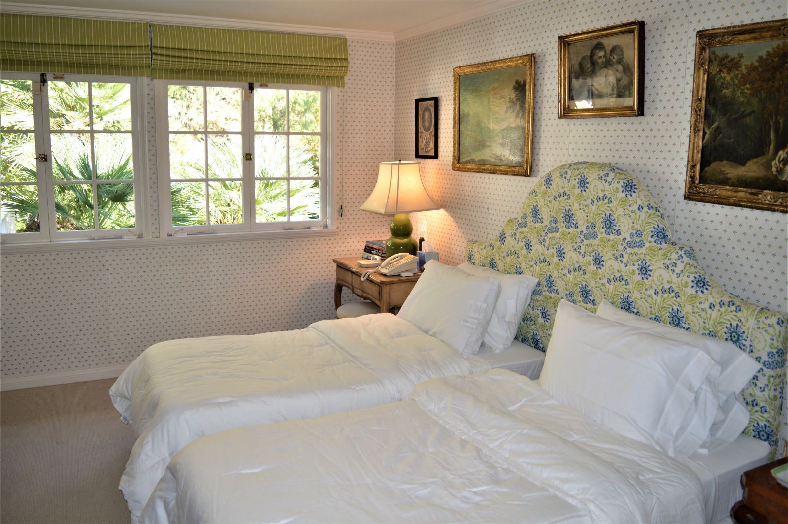 Twin room at Flicker Way Estate villa in Los Angeles, USA