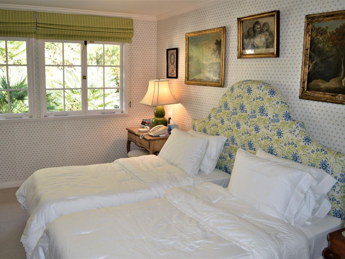 Twin room at Flicker Way Estate villa in Los Angeles, USA