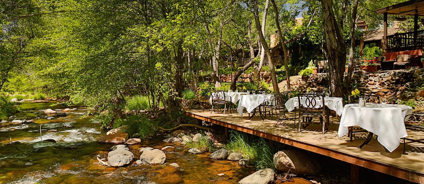 The outdoor eating area next to the river of l'Auberge de Sedona, USA